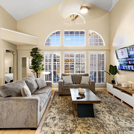 Villa Peaceful West: 4Br Dusk Haven